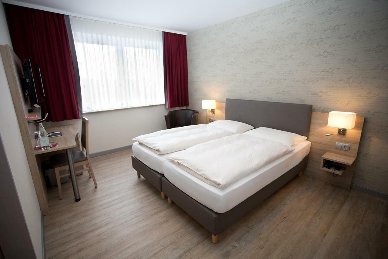 Hotel Restaurant Conni Волфсбург Екстериор снимка